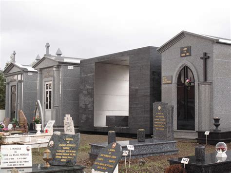 Family Tomb in the Açor Mountains / Pedro Dias | ArchDaily