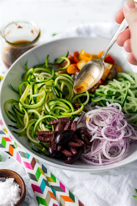 Mediterranean Spiralized Zucchini Salad with Sun-Dried Tomato Dressing ...