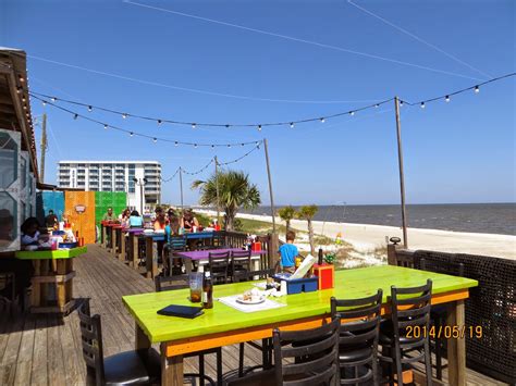 Jeeps Pubs Taverns and Bars: Shaggy's Beach Bar and Grill (Biloxi Mississippi)