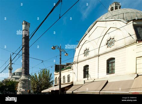 Türkei, Istanbul, Divan Yolu, Cemberlitas-Hamam und die Konstantinsäule Stock Photo - Alamy