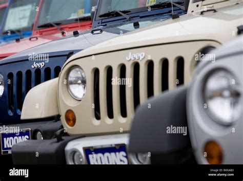 A Jeep car dealership Stock Photo - Alamy