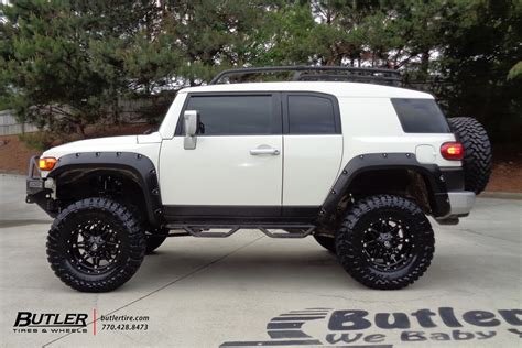 Toyota FJ Cruiser with 18in Fuel Hostage Wheels and Toyo MT Tires with ...