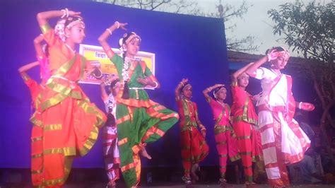 Omkar Swarupa Dance by School Girls - Shinganapur School - YouTube