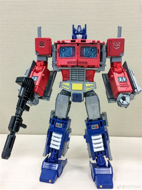 Power Of The Primes Leader Class Optimus Prime In-Hand Photos ...