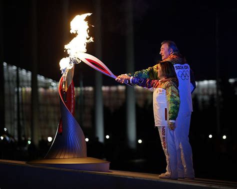 Olympics 2014: Olympic cauldron lit by Tretiak, Rodnina in Sochi ...