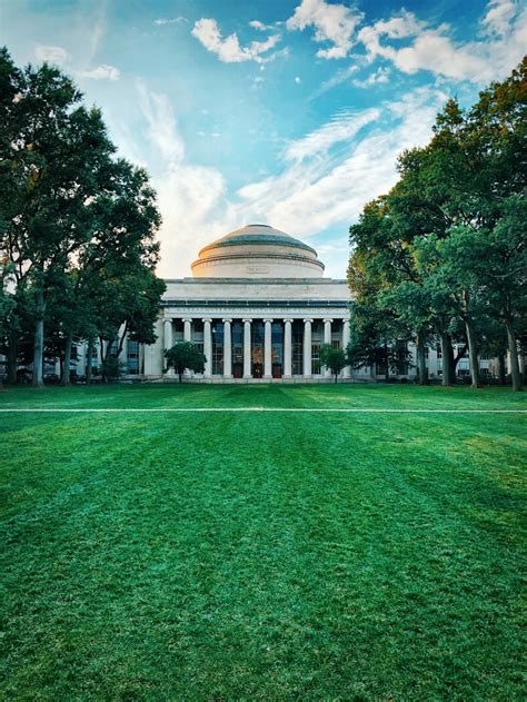 What Are The Courses Offered By MIT USA? - unischolars blog