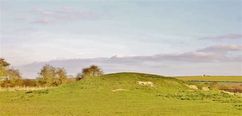 Wold Newton Round Barrow(s) : The Megalithic Portal and Megalith Map: