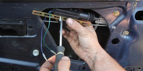 How Much Does It Cost To Repair Or Replace Your Car Door Lock?