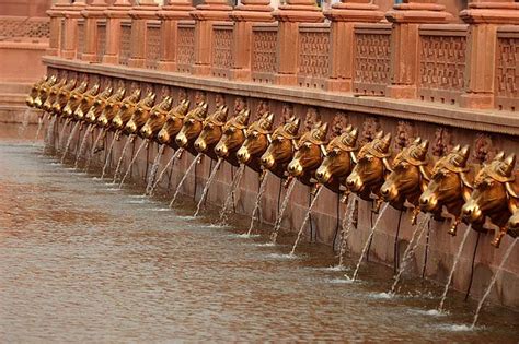 Architecture Feature – Akshardham Temple, Delhi