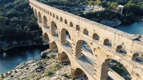 Historical aqueduct in southern France: Pont du Gard | Travel