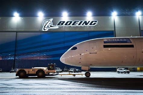 High Resolution Photos of United Airline's First Boeing 787 Dreamliner Rolling Out of the ...