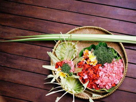 Making Balinese Canang Sari Experience - thebidadarivillasandspa