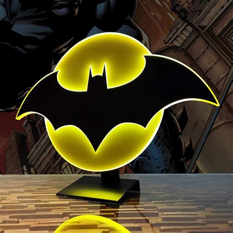 DC Comics Justice League Batman Table Lamp Night Light with Luminescent Halo Mountable to 3D ...