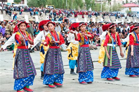 Tibetan folk dancers editorial stock photo. Image of heritage - 26857978