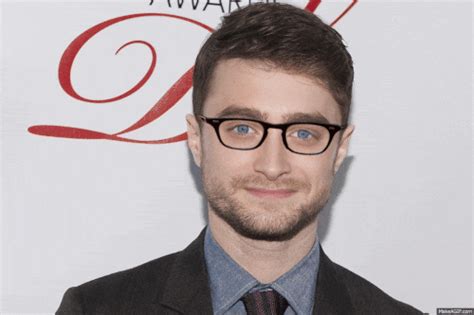 This GIF of Daniel Radcliffe Transforming into Elijah Wood is Hypnotic ...