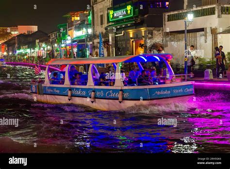 Malacca River Cruise boat sailing down the Malacca river at night Stock Photo - Alamy