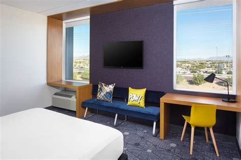 Modern Tempe Hotel and Conference Rooms | Aloft Tempe