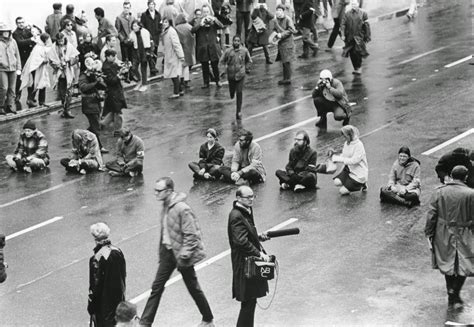 Protest Marches Grow into The Antiwar Movement in the 1960s ~ Vintage Everyday