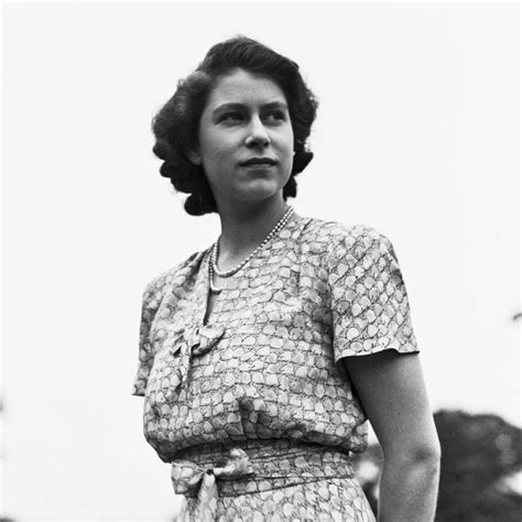 30 Photos of a Young Queen Elizabeth | Reader's Digest