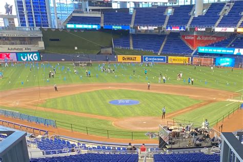 Marlins news: Photos from “Leading Off” fan event; spring game on TV ...