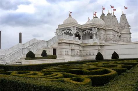 Remarkable photos of Neasden Temple as it celebrates 25 years since opening - MyLondon