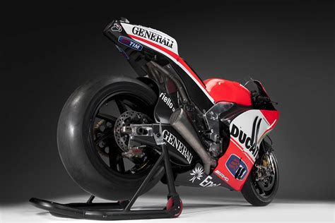 Ducati Desmosedici GP12 Technical Specifications and Development Video - Asphalt & Rubber