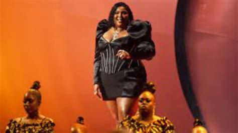 Lizzo Biography, Birthday, Age, Height, Career and Net Worth