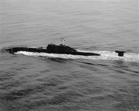 File:Akula submarine DN-SN-91-00616.JPG - Wikimedia Commons