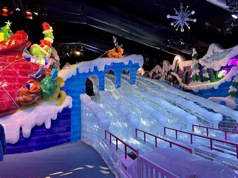 Families travel to see holiday ice sculptures at Gaylord resorts