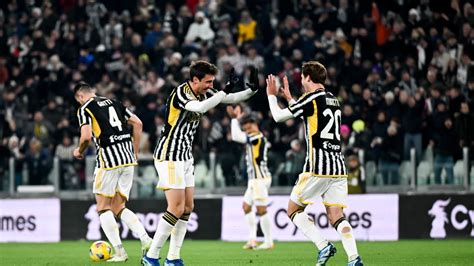 JUVE HIT SALERNITANA FOR SIX IN ITALIAN CUP - Juventus