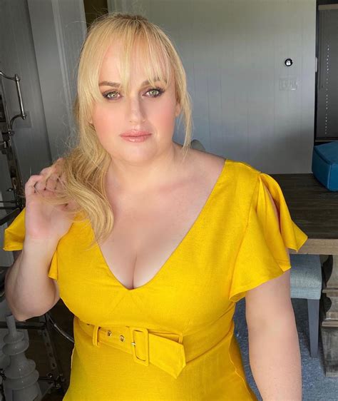 Rebel Wilson shows off weight loss in plunging yellow dress as actress ...