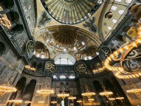 Majestic Golden Interior of Mosque · Free Stock Photo