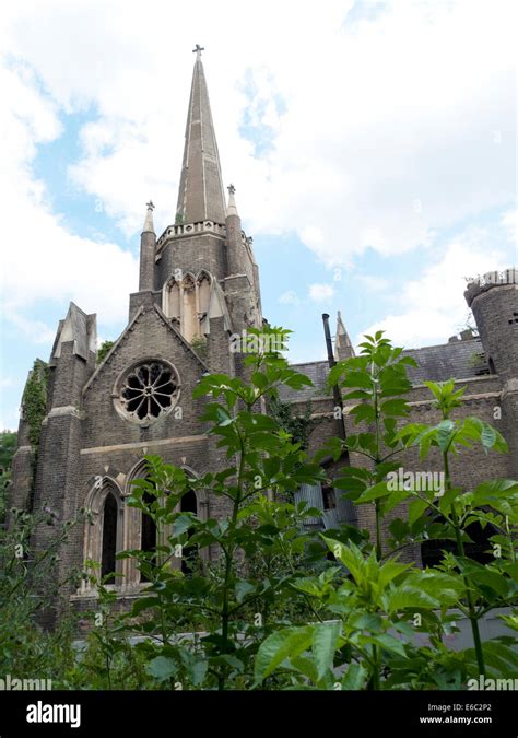 Chapel in abney park cemetery hi-res stock photography and images - Alamy