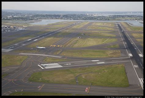 Photograph by Philip Greenspun: logan-airport-4r-and-4l-2