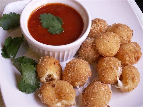 Mom, What's For Dinner?: Fried Mozzarella With Marinara