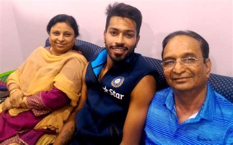 Hardik Pandya Height, Age, Girlfriend, Wife, Family, Biography ...