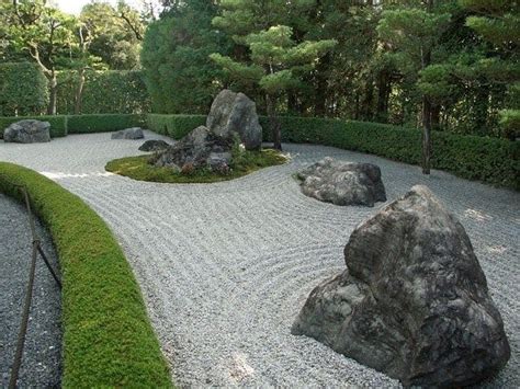 Japanese Garden: What Kinds of Rocks and Gravel Can You Use?