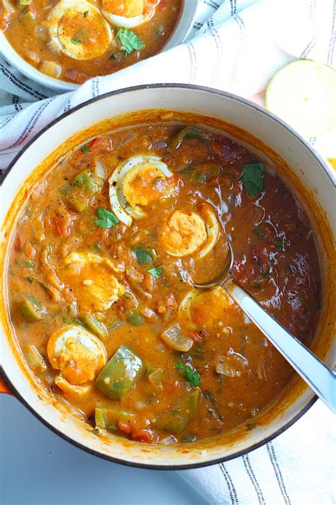 Moqueca de Ovos ~ Brazilian Stew with Eggs - Easy Brazilian Food