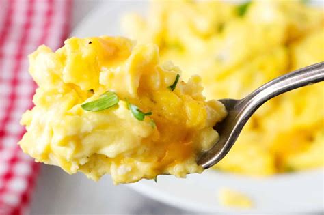 Cheesy Scrambled Eggs (The Fluffiest, Creamiest Eggs Ever!)