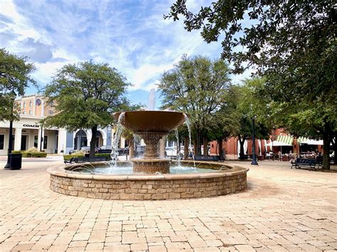 Fountain at Frank Edgar Cornish, IV Park Southlake Town Square | Travel ...