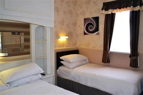 Lyndene Hotel Blackpool - Compare Deals