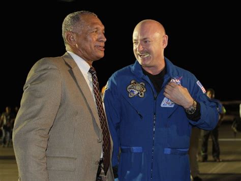 NASA Space Shuttle Endeavour Crew Sets Foot at Kennedy Center After ...