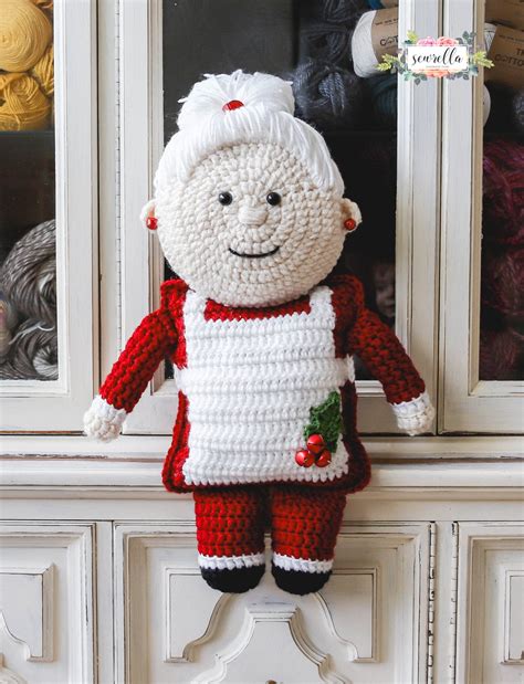 Crochet Mrs. Claus - Sewrella