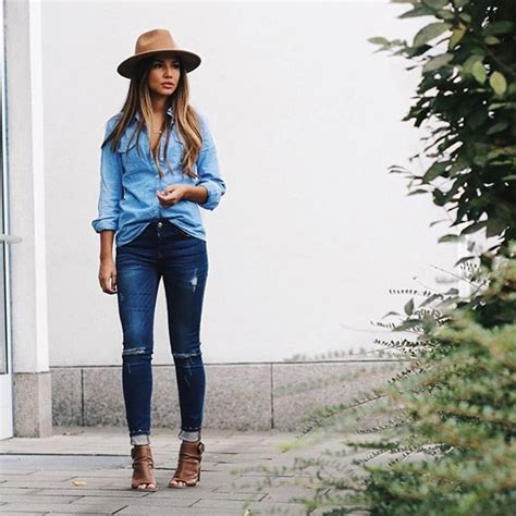 Denim on denim with a wool fedora | Outfits with hats, Fall hat outfits, Simple fall outfits