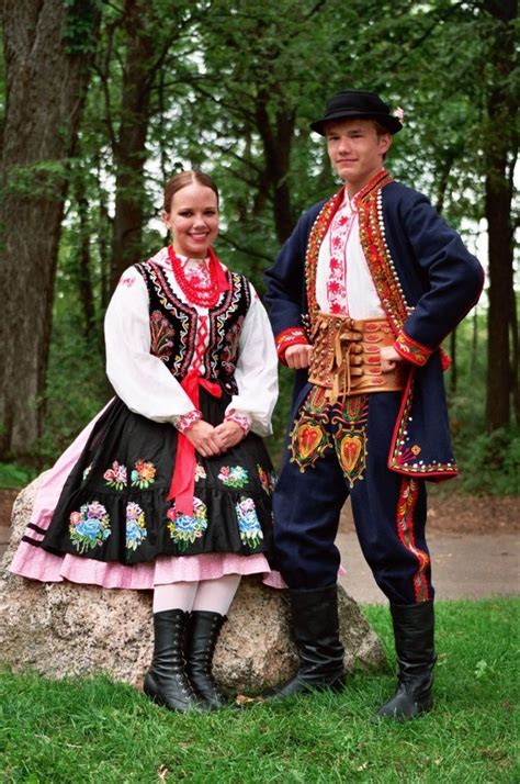 Pologne | Polish traditional costume, Folk clothing, Traditional outfits