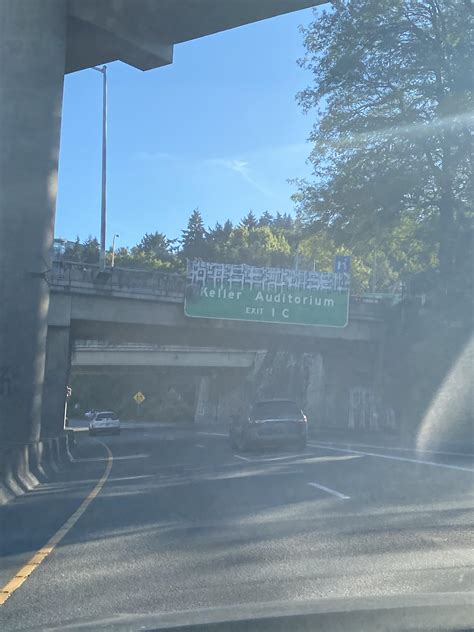 Graffiti on freeway signs : r/Portland