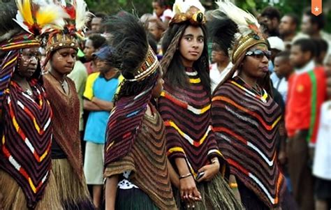 Pakaian Adat Papua (Suku Asmat) Pria dan Wanita