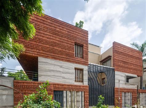 40 Red Brick Houses That Push the Boundaries of Architectural Ingenuity