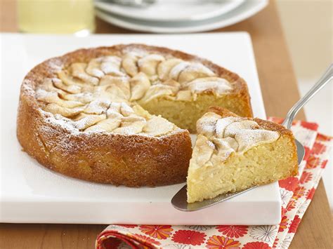 Apple & Almond Cake | Annabel Karmel