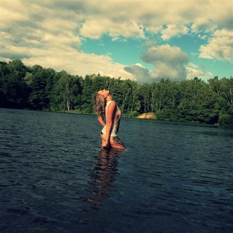 Photo ideas portrait girl , water , sky , nature